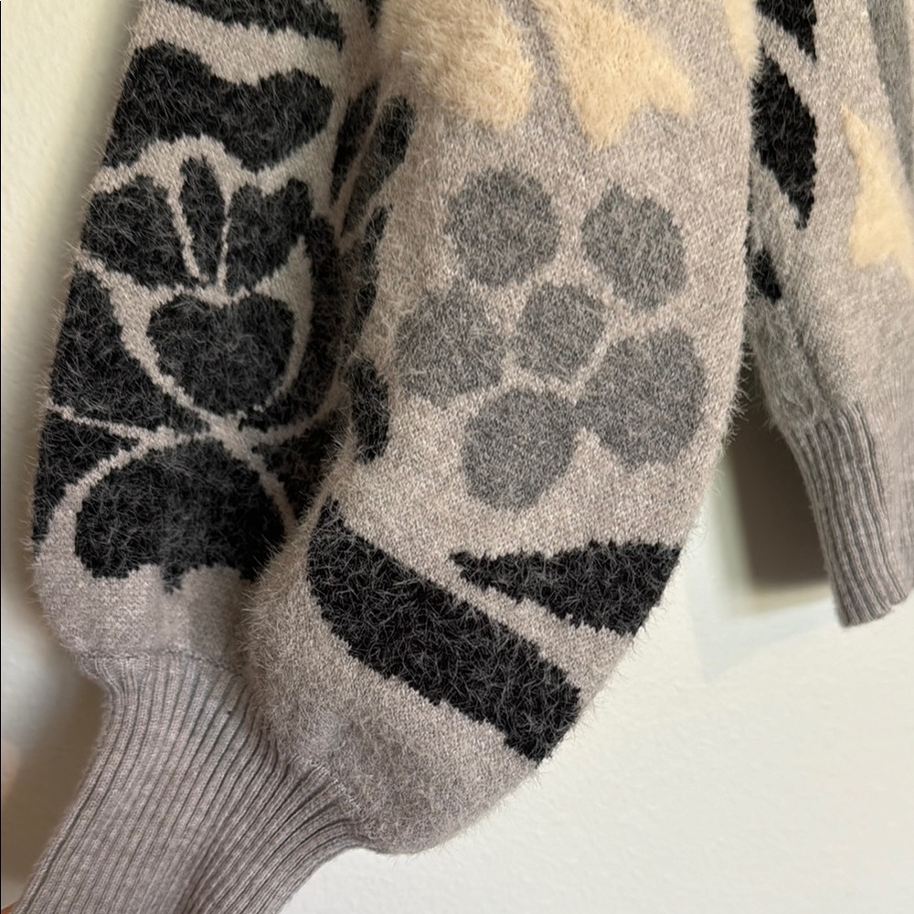 Truth Gray and Black Crew Neck Sweater with Artistic Floral Design XS - Picture 3 of 6